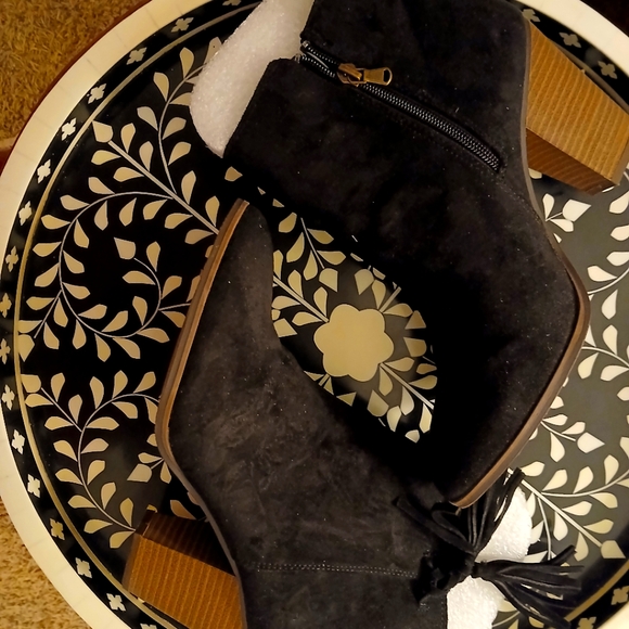 American Eagle Tassel Black Chuncy Heel Zipper Anckle Suade Boot - Picture 2 of 5